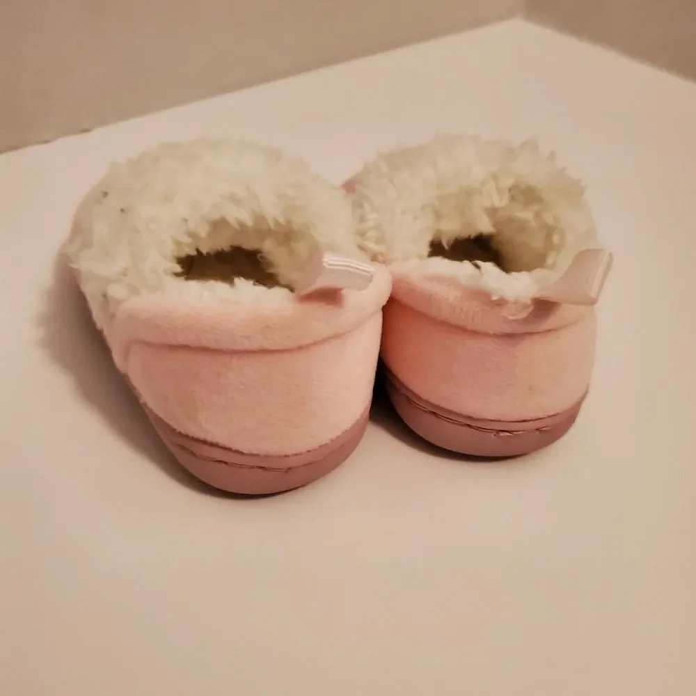 Adorable infant slippers size 2